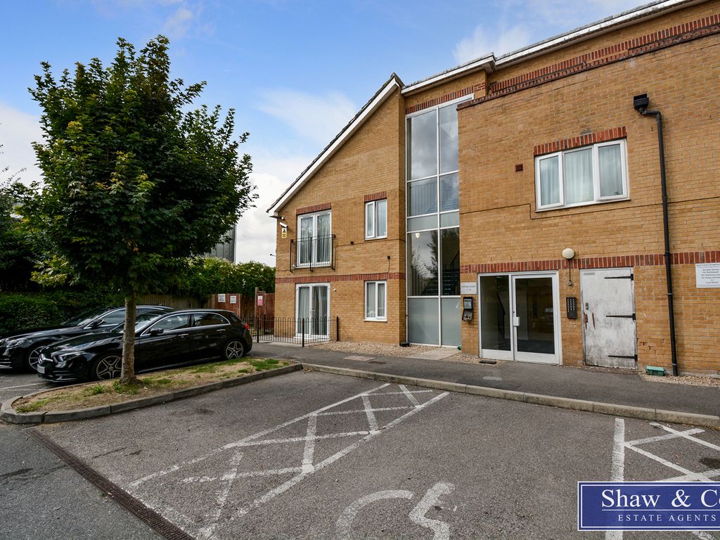 2 bed flat for sale in St. Giles Close, Heston, Hounslow TW5 Zoopla