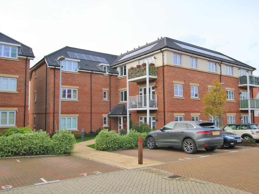 Lockhart Drive, Wokingham RG40  
