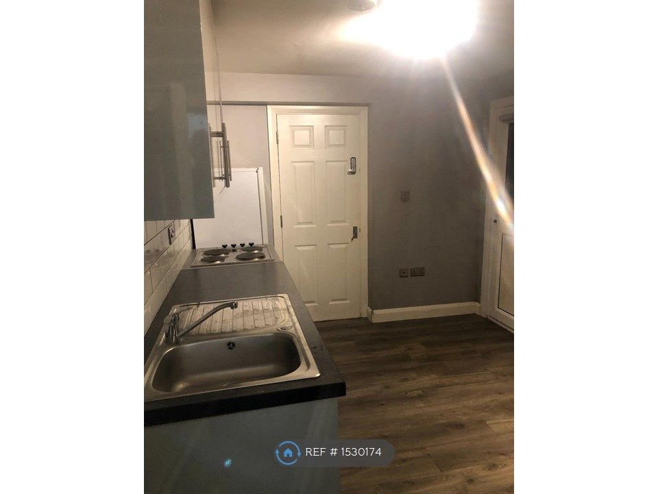 Studio to rent in Warwick Road, West Drayton UB7 Zoopla