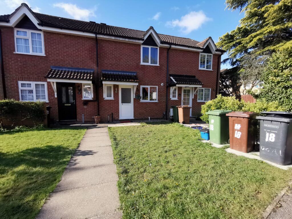 3 bed terraced house to rent in Bray Close, Borehamwood WD6, £1,750 pcm