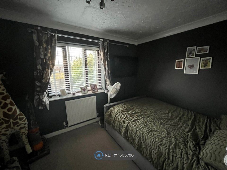 2 bed semidetached house to rent in Roewood Close, KirkbyInAshfield