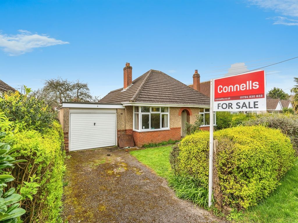 3 bed detached bungalow for sale in Upton Crescent, Nursling