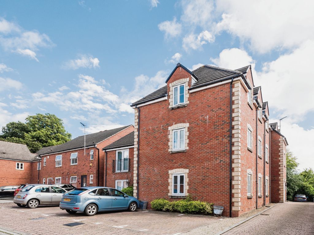 2 bed flat for sale in 21 Woodcutters Mews, Swindon SN25, £160,000 Zoopla