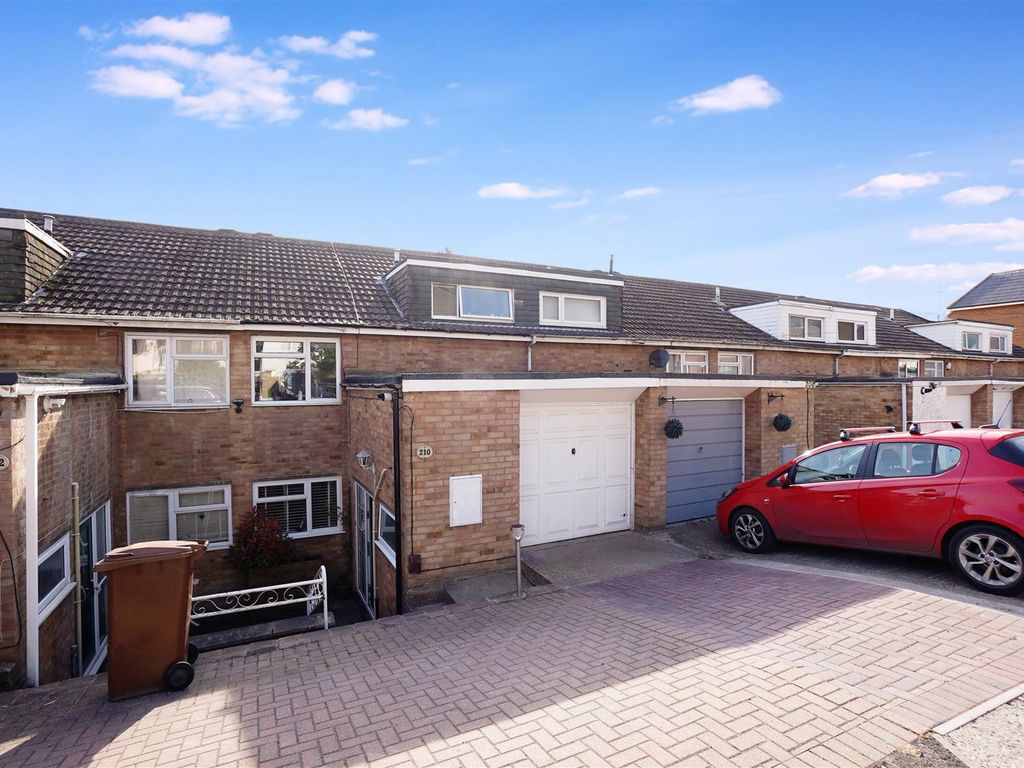 3 bed terraced house for sale in Beacon Road, Chatham ME5 Zoopla