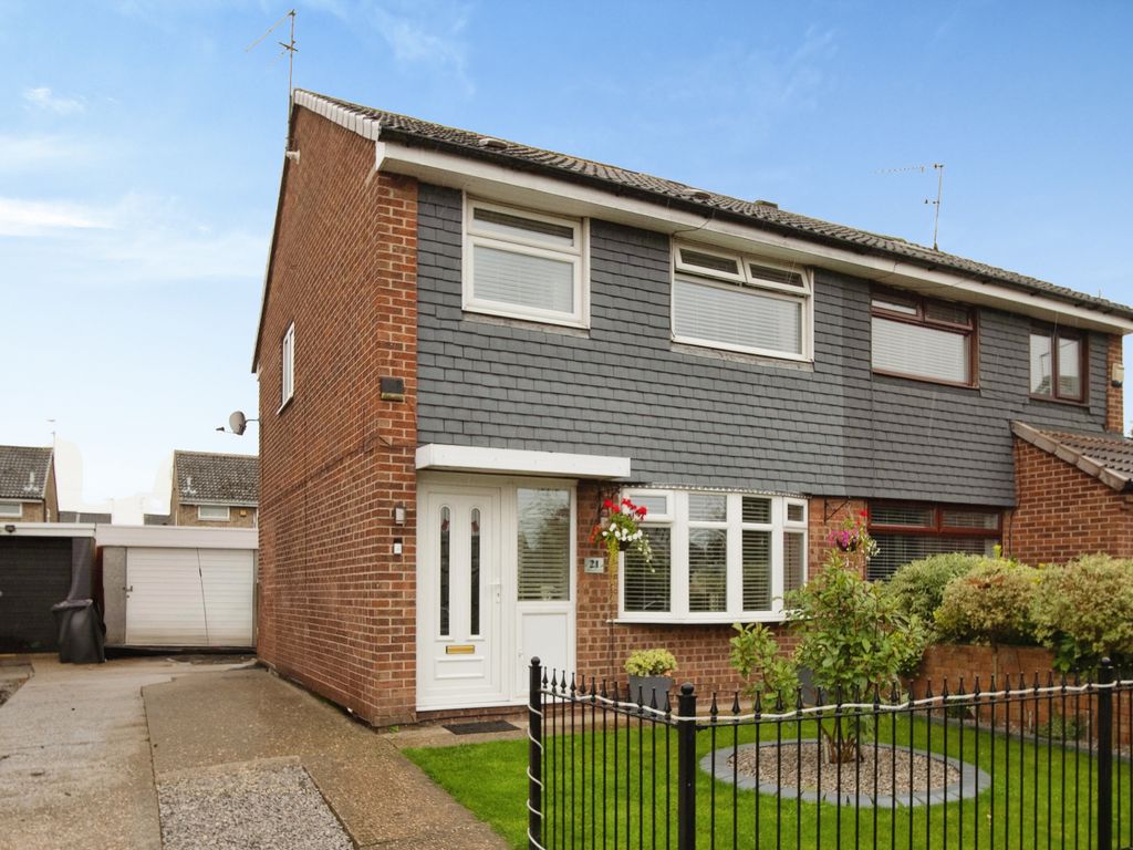 3 bed semidetached house for sale in Motherwell Close, Hull, East