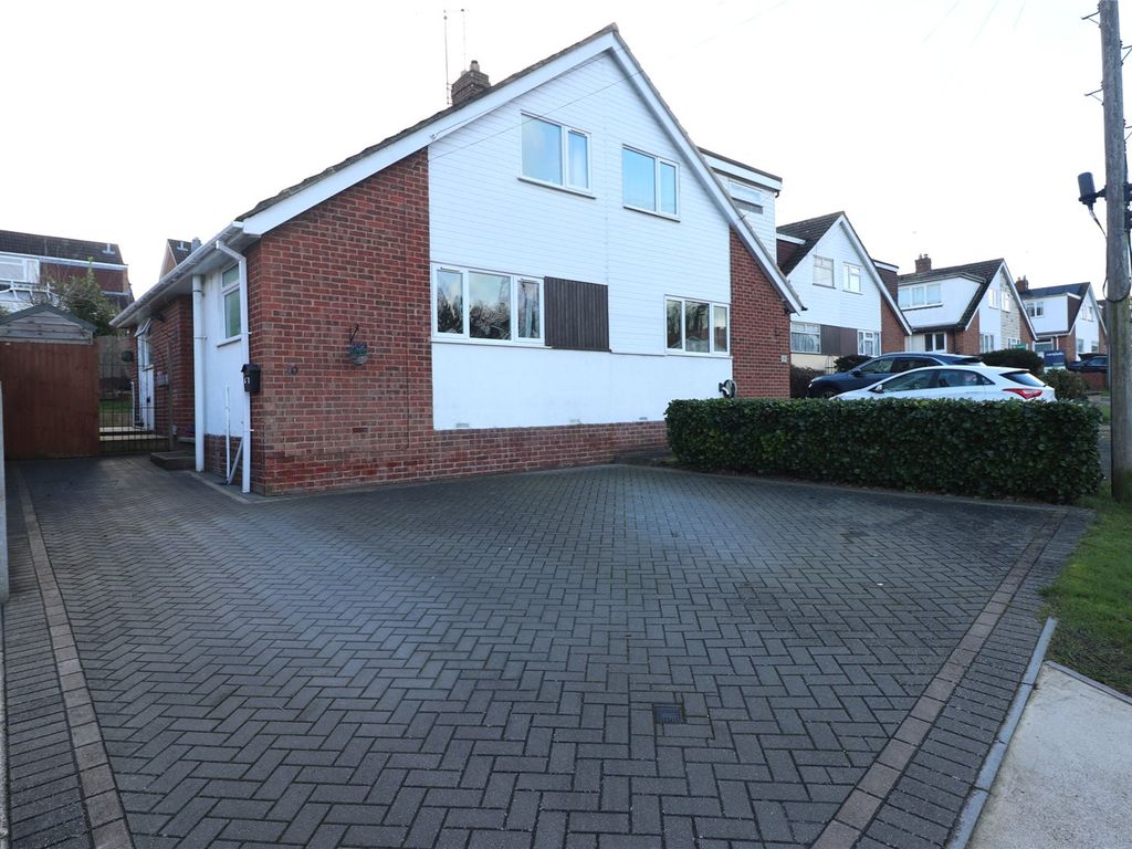 3 bed semidetached house for sale in The Willows, Daventry