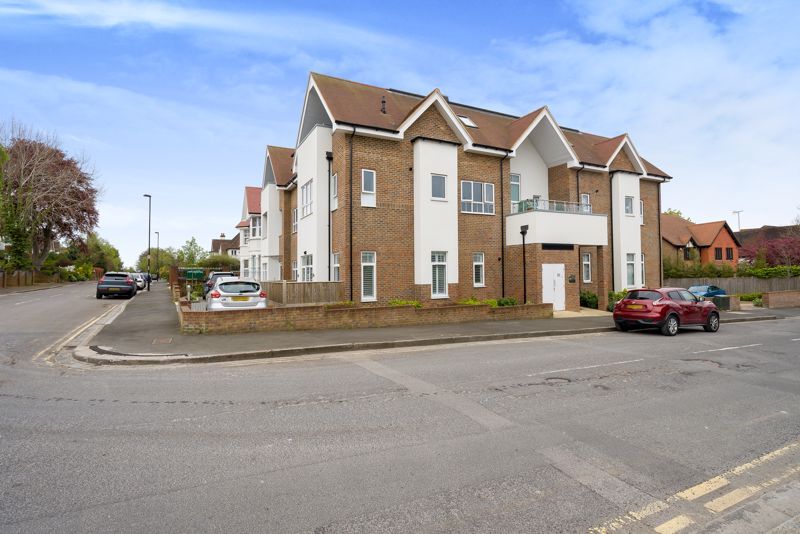 2 bed flat to rent in Russell Hill, Purley CR8 Zoopla
