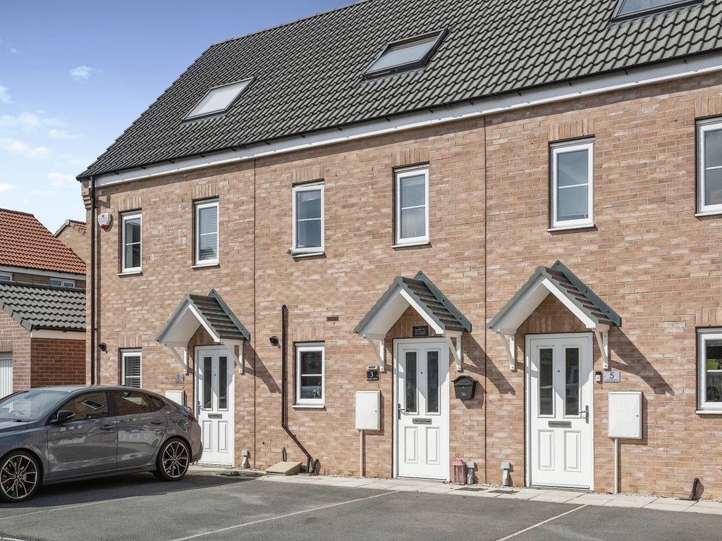 3 bed terraced house for sale in Pershore Drive, Harworth, Doncaster