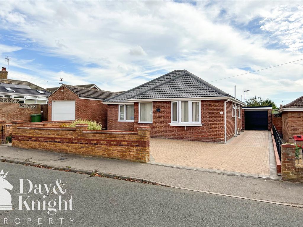 2 bed detached bungalow for sale in Breckland Way, Lowestoft NR32 Zoopla