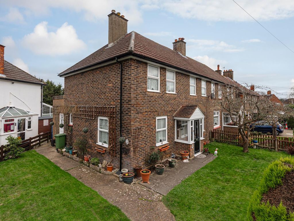 3 bed semidetached house for sale in Castle Road, Epsom KT18, £575,000