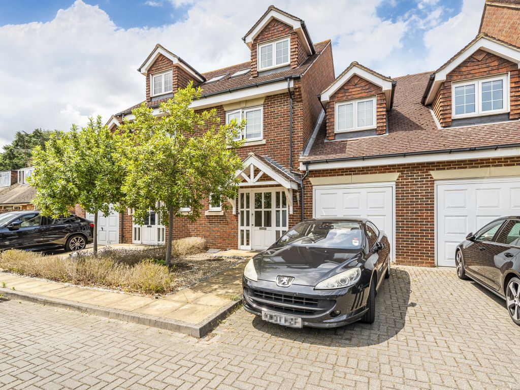 4 bed detached house for sale in Mayhurst Avenue, Woking, Surrey GU22
