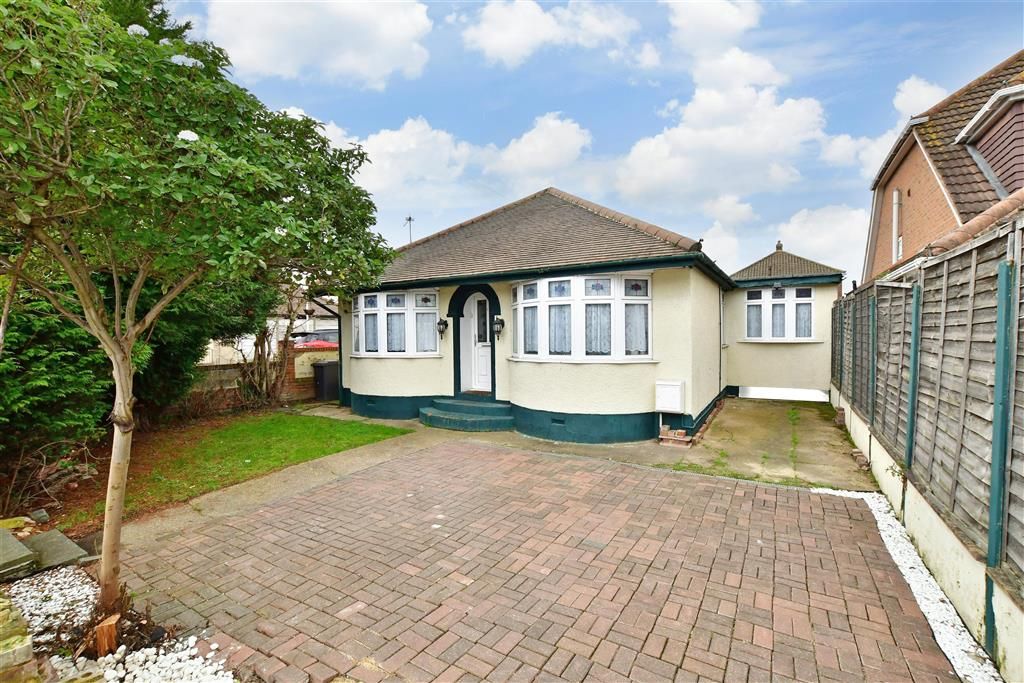 4 bed detached bungalow for sale in Lambs Lane South, Rainham, Essex RM13, £475,000 Zoopla