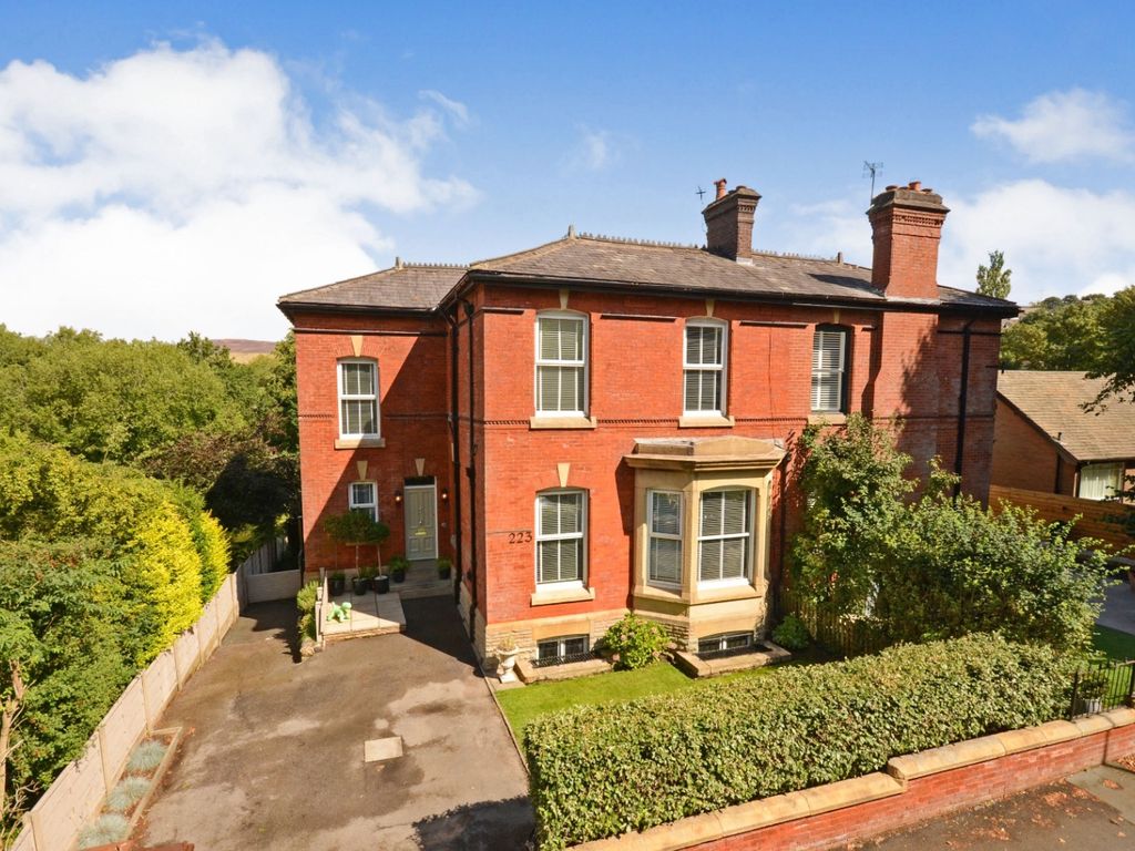 Mottram Road, Stalybridge SK15  