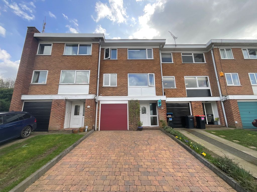 4 bed town house for sale in Sandfields, Frodsham WA6, £260,000 Zoopla