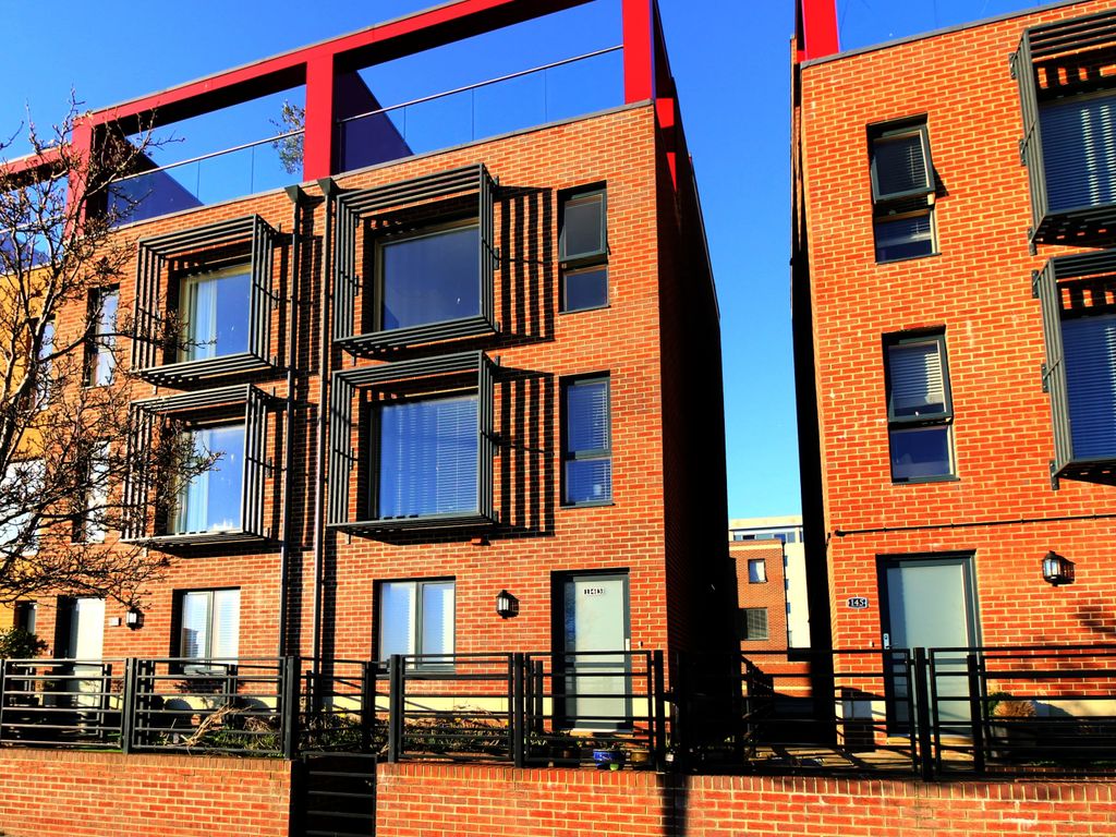 4 bed semidetached house for sale in Langdon Road, St. Thomas, Swansea SA1 Zoopla