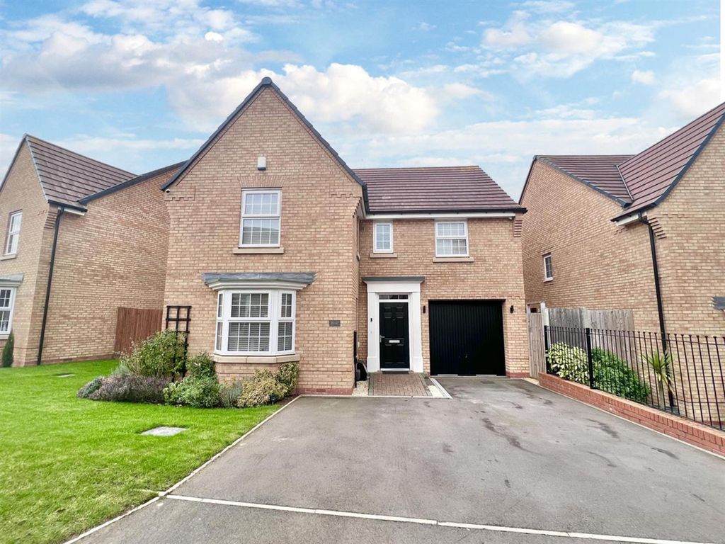 4 bed detached house for sale in Juniper Way, Shifnal TF11 Zoopla