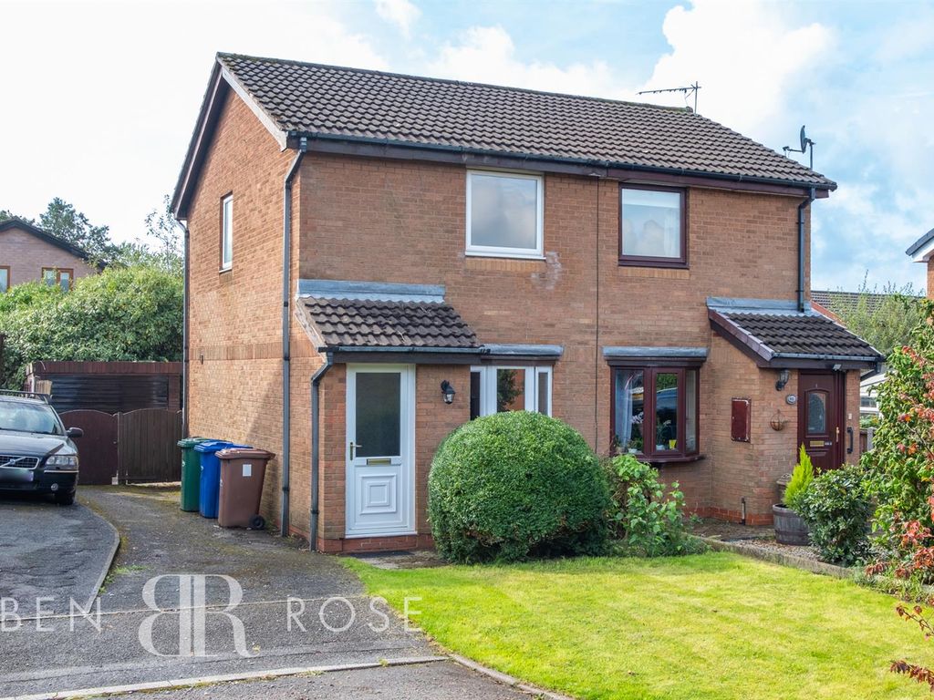 2 bed semidetached house for sale in Kiln Croft, ClaytonLeWoods