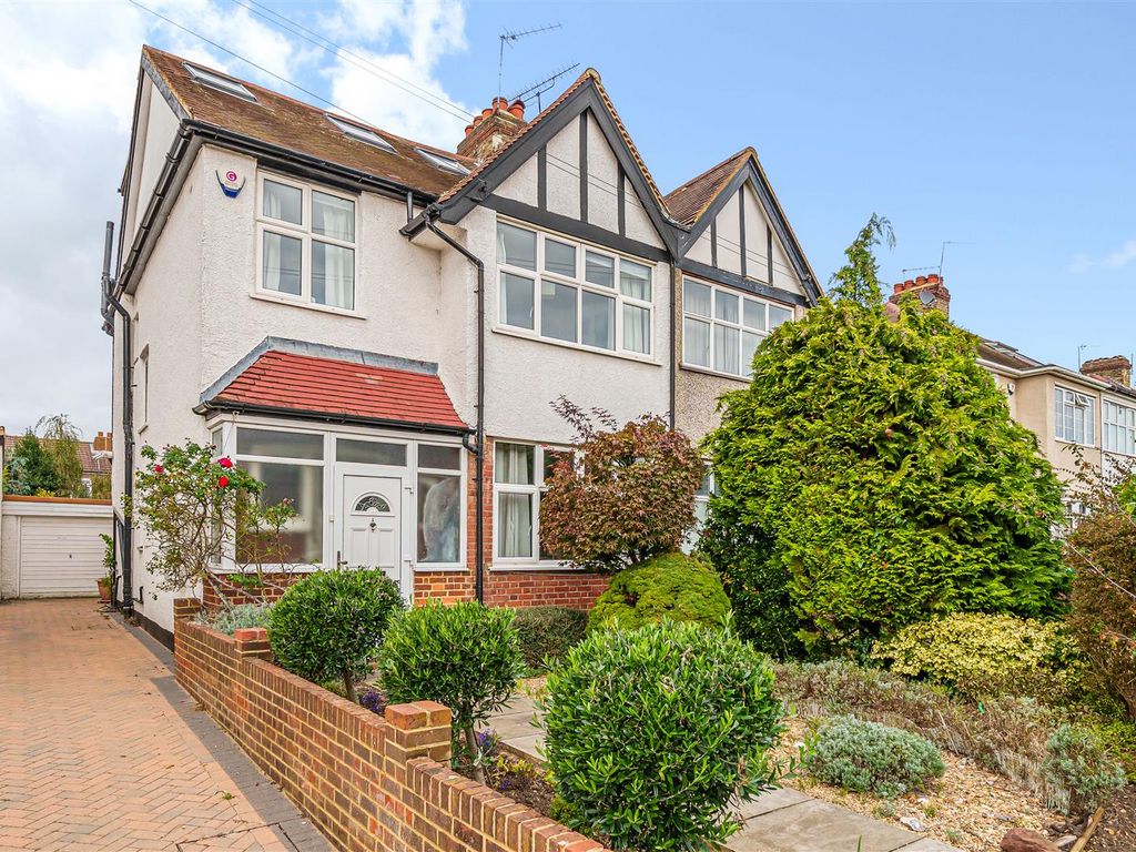 4 bed semidetached house for sale in Dysart Avenue, Kingston Upon