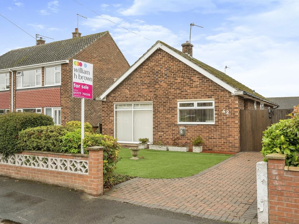 2 bed detached bungalow for sale in Monckton Road, Retford DN22, £