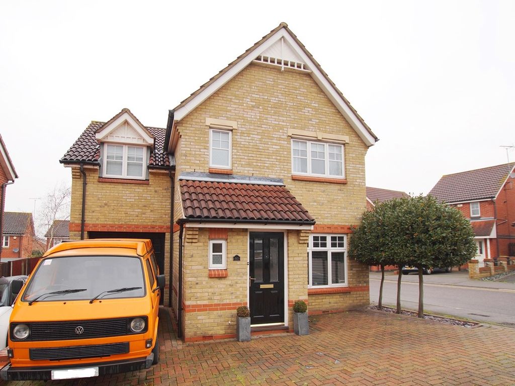 3 bed detached house to rent in Kestrel Grove, Rayleigh SS6 Zoopla
