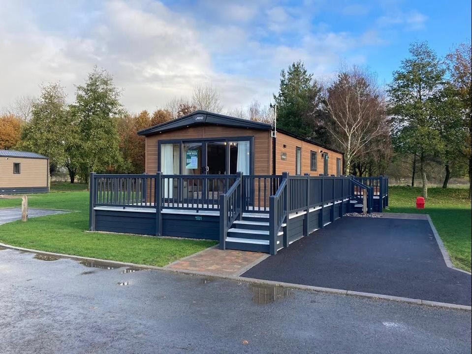 2 bed lodge for sale in Mill Lane, Hawksworth, Leeds LS20, £79,995 Zoopla