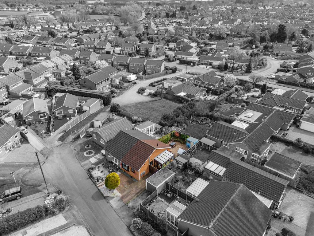 2 bed semidetached bungalow for sale in Keats Drive, Hucknall