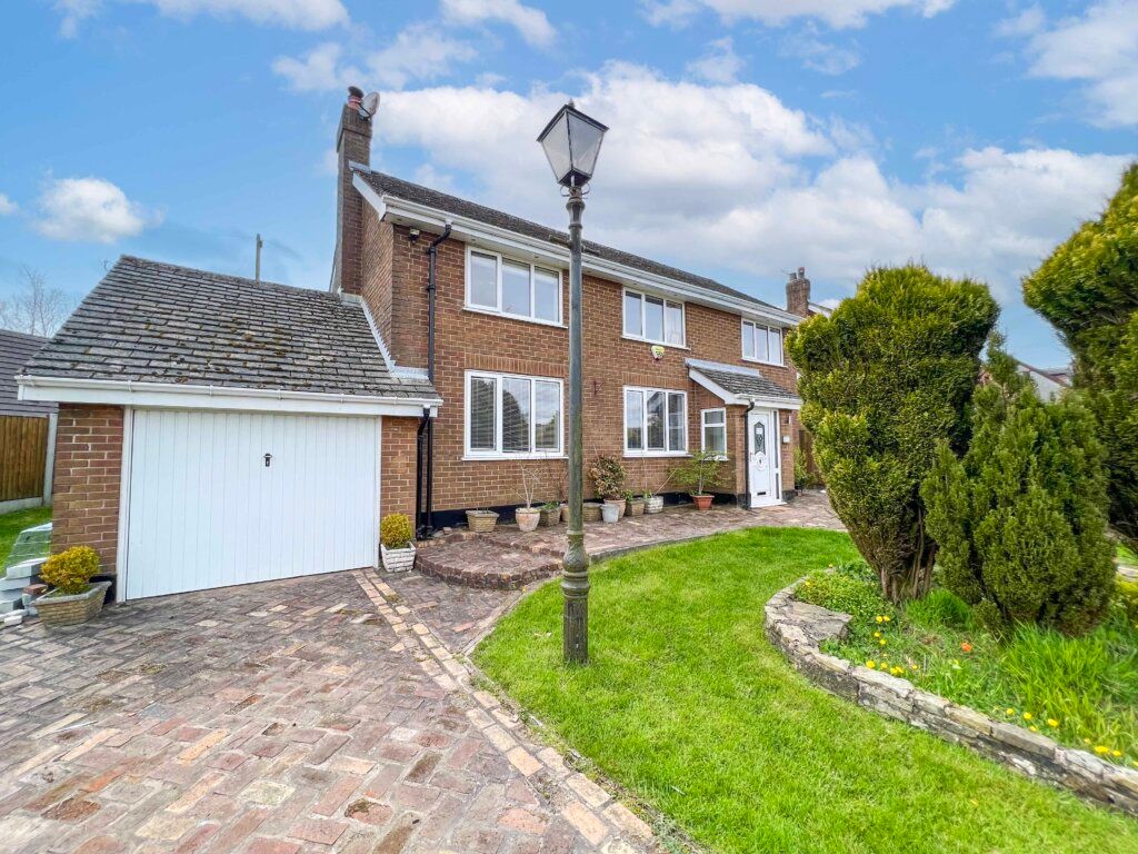 3 bed detached house for sale in Burnley Road, Stacksteads, Bacup OL13