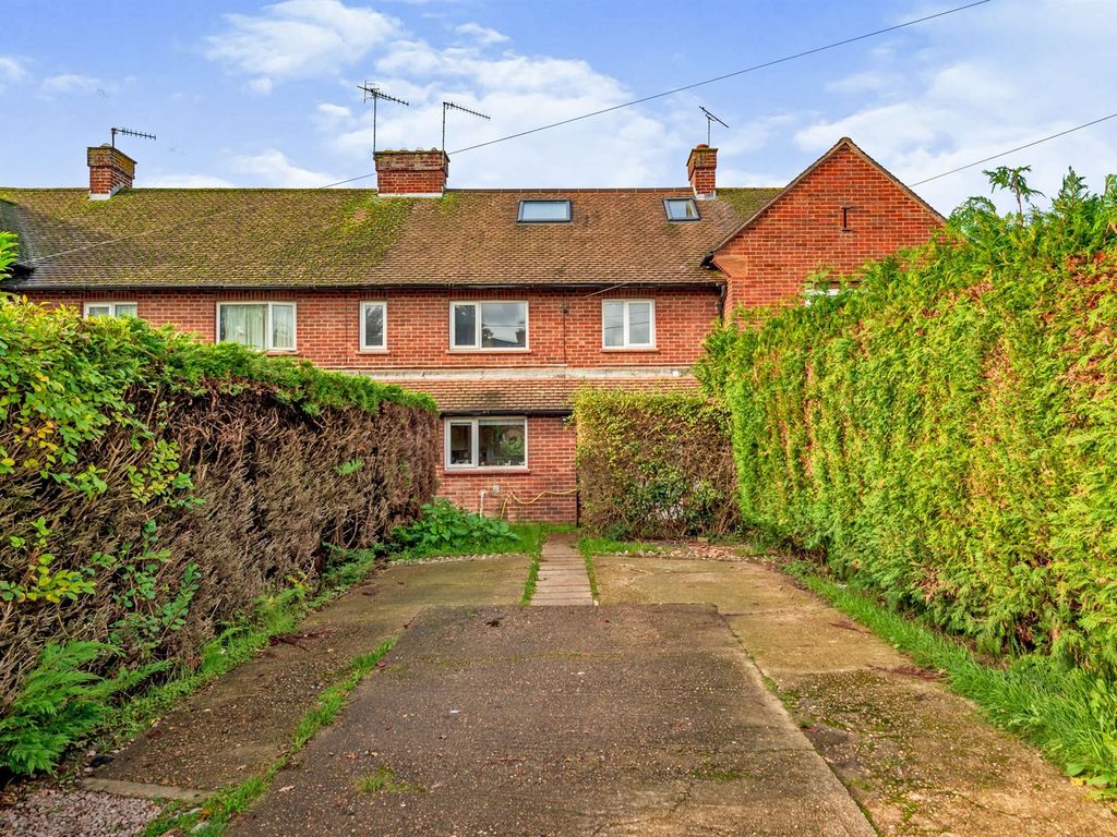 4 bed terraced house for sale in Raleigh Drive, Smallfield, Horley RH6