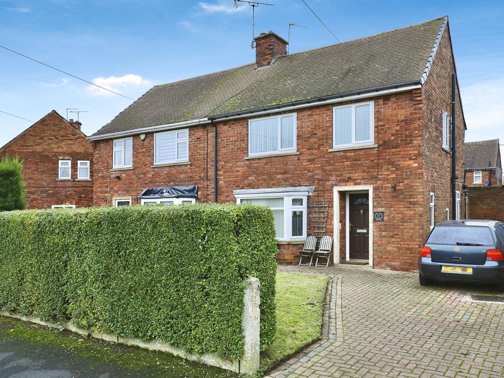 3 bed semidetached house for sale in Manor Road, Dinnington, Sheffield, South Yorkshire S25, £