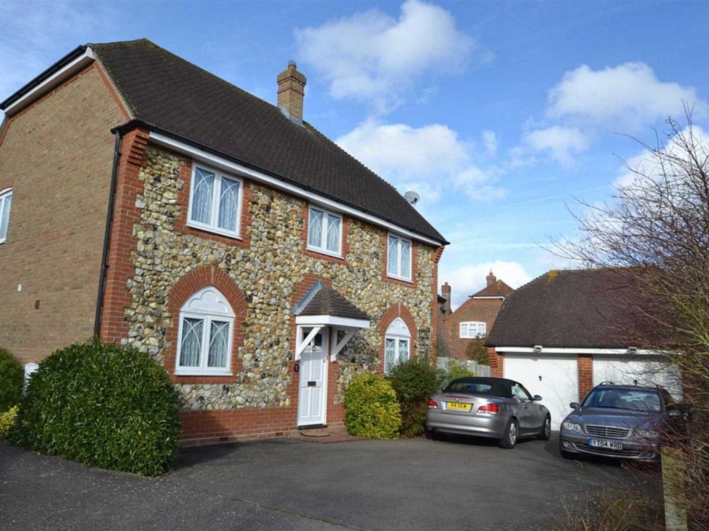 4 bed detached house to rent in Churchill Road, Epsom KT19, £2,890 pcm Zoopla
