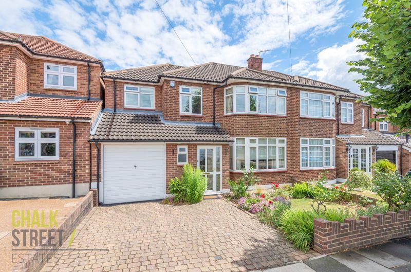 4 bed semidetached house for sale in Lodge Avenue, Gidea Park RM2 Zoopla