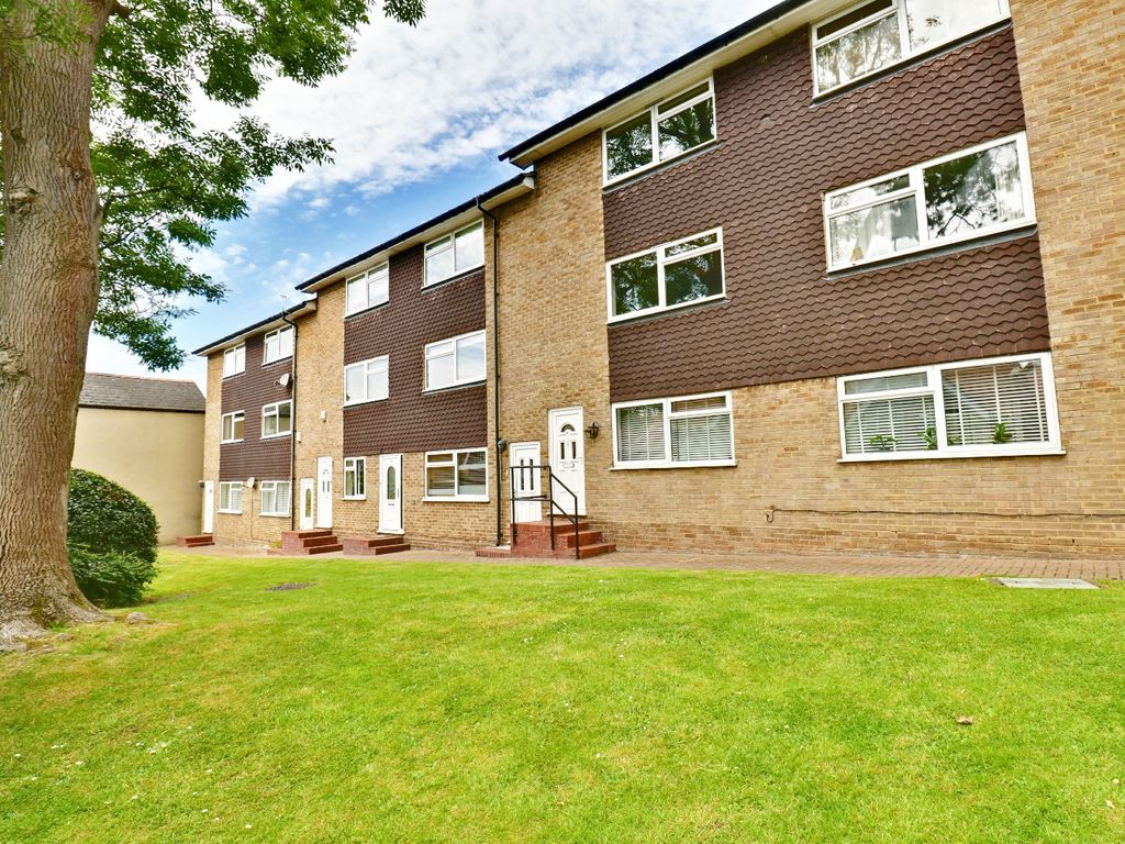 2 bed to rent in Farnaby Road, Shortlands, Bromley BR1, £