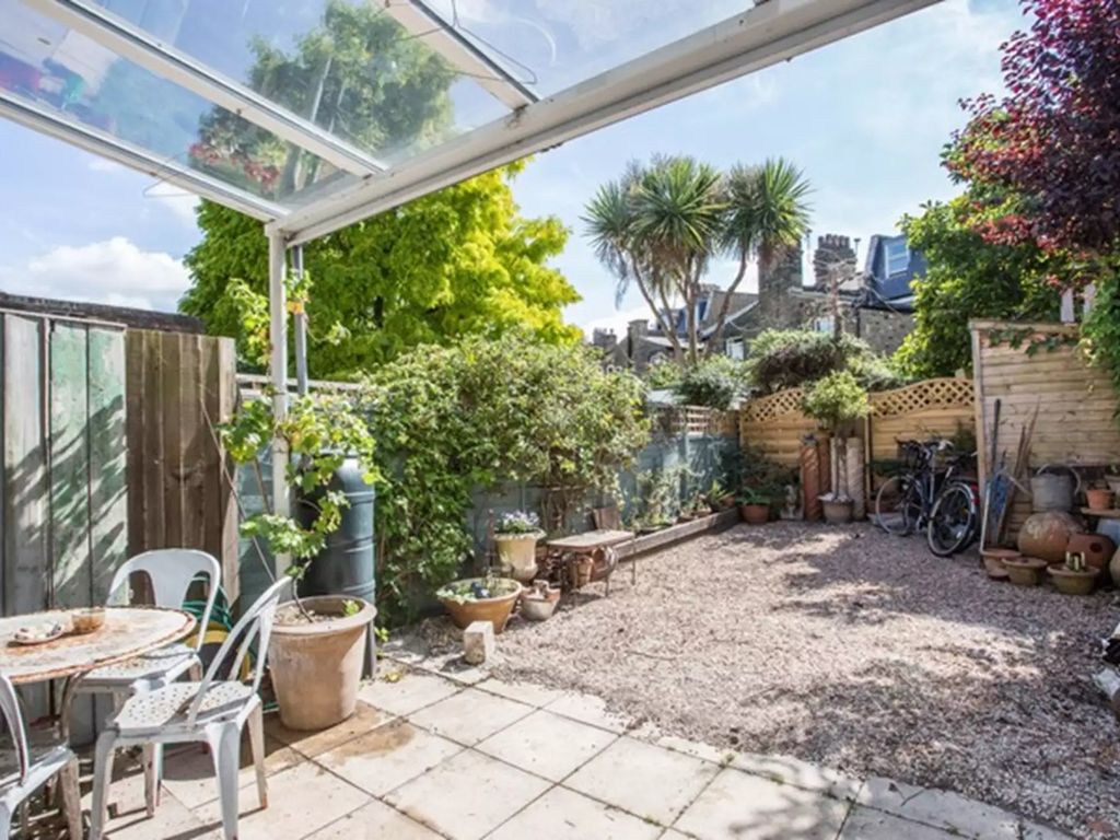 2 bed semidetached house to rent in Eversleigh Road, Battersea, London