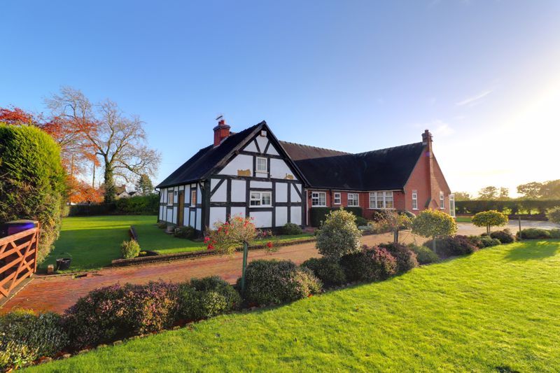 3 bed detached bungalow for sale in Newport Road, Haughton, Stafford