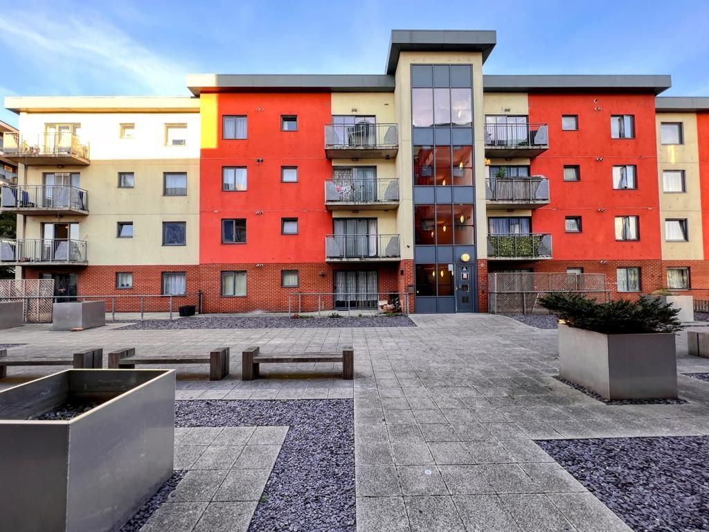 2 bed flat to rent in Spring Place, Barking IG11, £1,600 pcm Zoopla