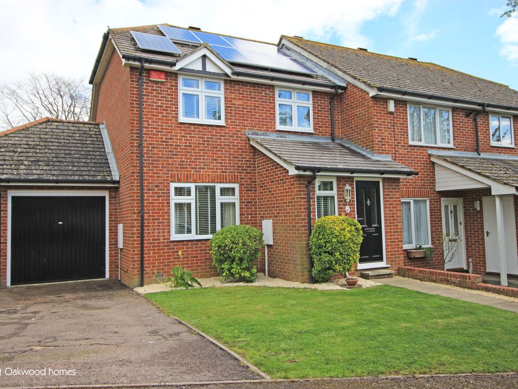 3 bed end terrace house for sale in Burgess Close, Minster, Ramsgate