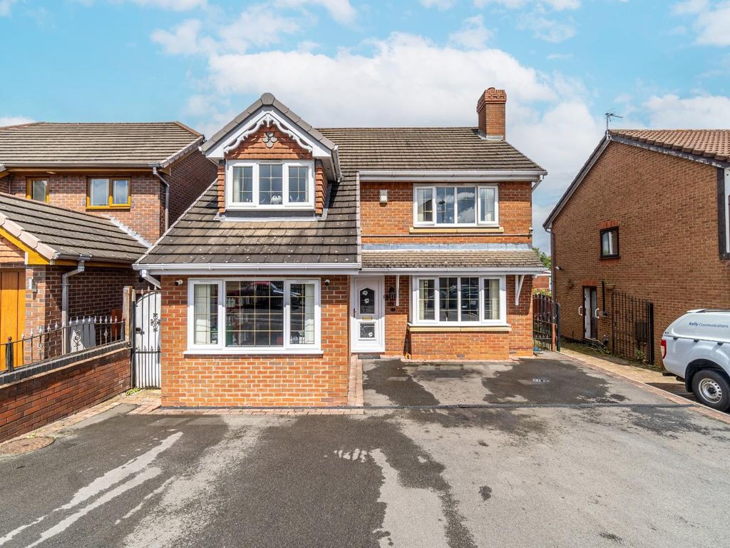 4 bed detached house for sale in Nicholds Close, Coseley, Bilston WV14