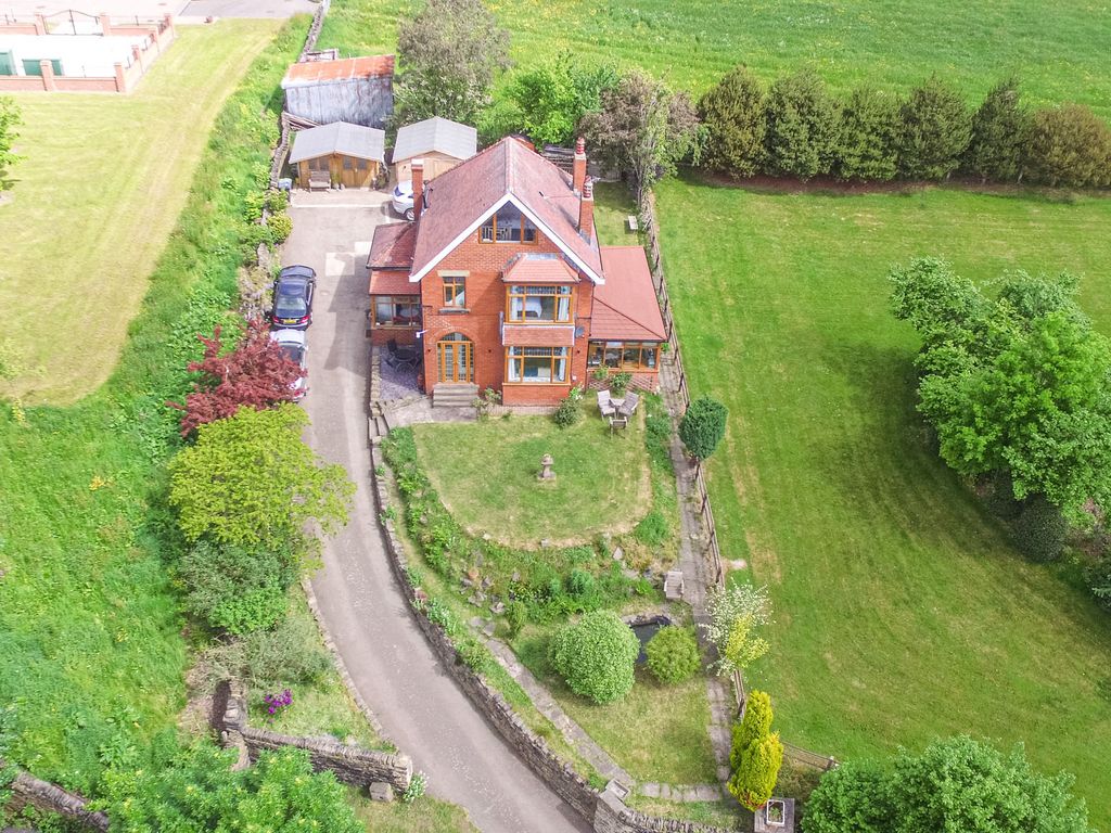 3 bed detached house for sale in North Road, Kirkburton, Huddersfield