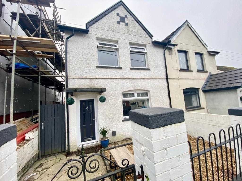 3 bed semidetached house for sale in Meadow Street, Gilfach Goch