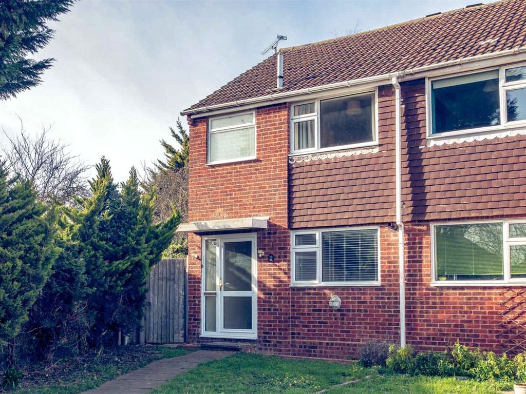 2 bed end terrace house to rent in Walmer Gardens, Sittingbourne, Kent