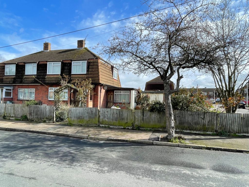 3 bed semidetached house for sale in St James Road, Isle Of Grain