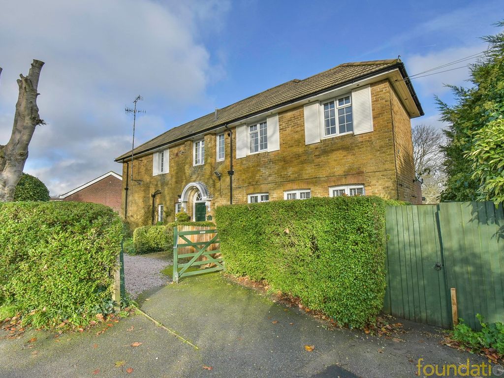 1 bed flat for sale in Hastings Road, BexhillOnSea TN40 Zoopla