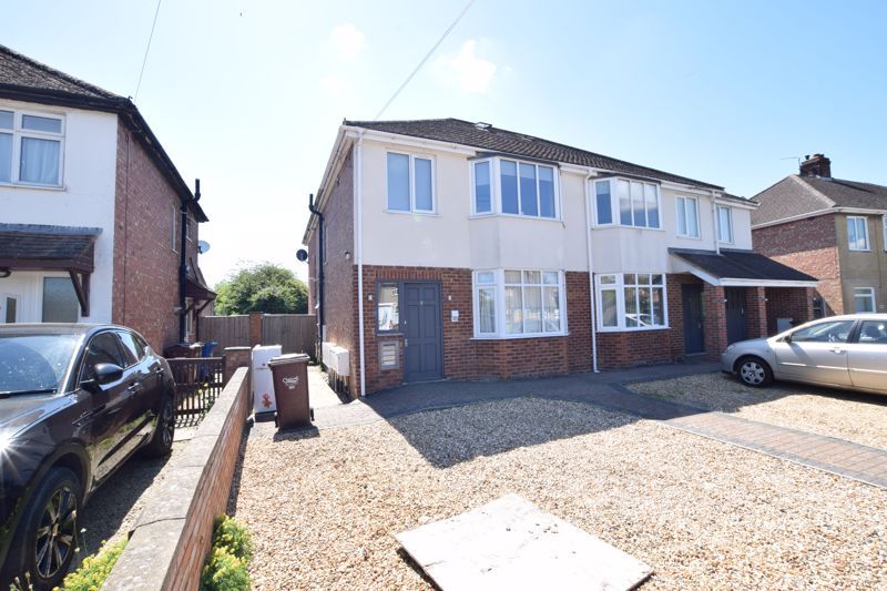 2 bed flat for sale in The Garth, Yarnton, Kidlington OX5, £220,000