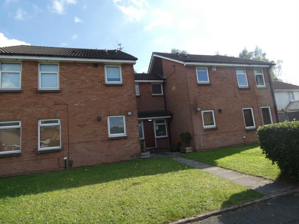 Studio to rent in Kinross Close, Fearnhead WA2, £595 pcm Zoopla