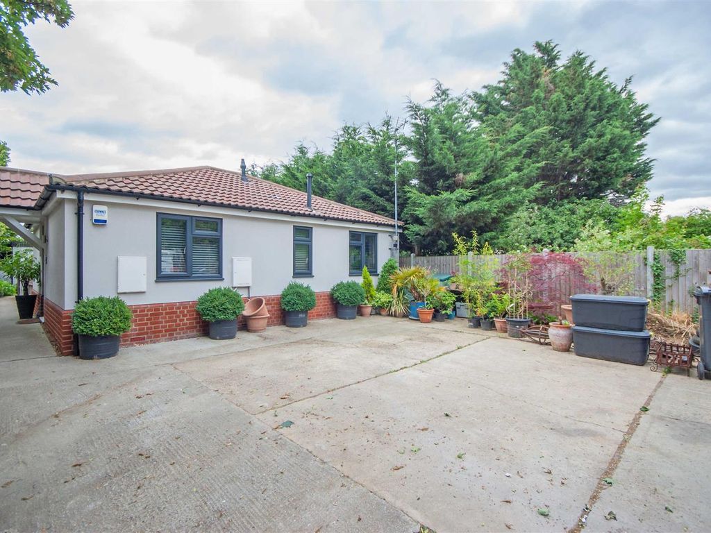 2 bed detached bungalow for sale in Westway, Chelmsford CM1, £375,000