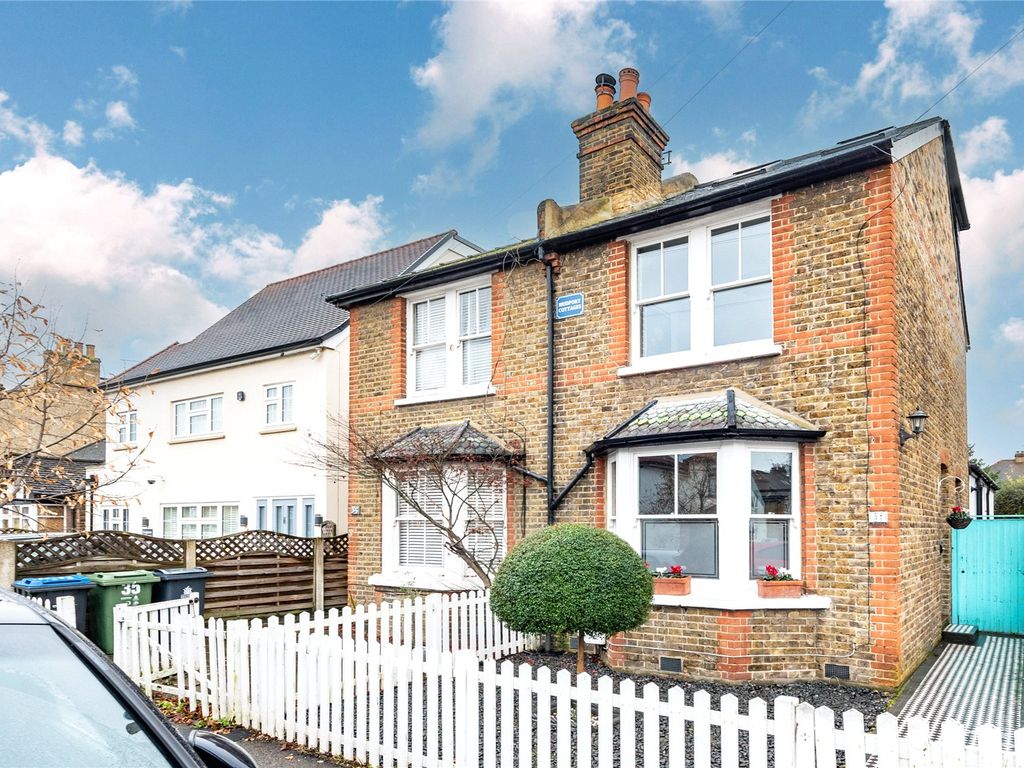 3 bed semidetached house for sale in Tolworth Road, Surbiton KT6, £