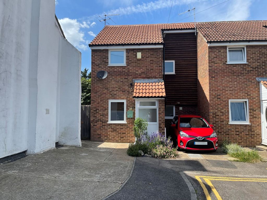 2 bed end terrace house for sale in Pudding Road, Rainham, Rainham ME8