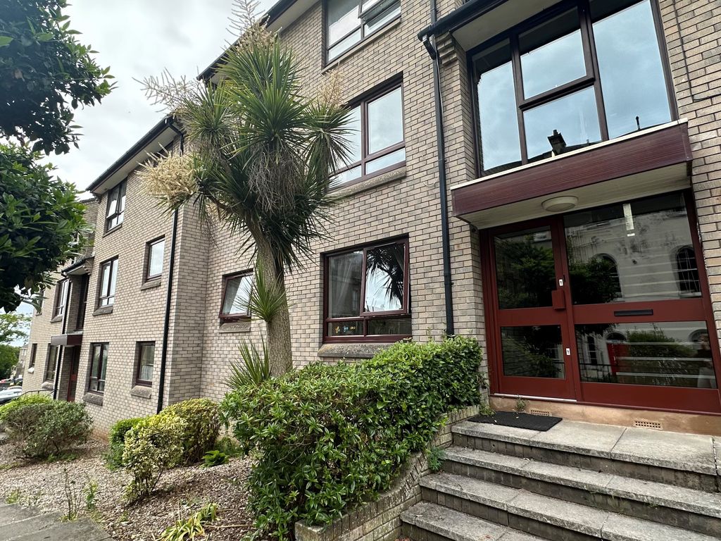 2 bed flat to rent in Rainham Court, WestonSuperMare BS23, £895 pcm