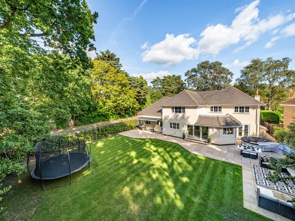 5 bed detached house for sale in 27 Tudor Close, Grayshott, Hindhead