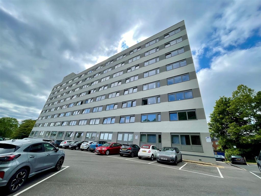 2 bed flat for sale in Hubert Road, Brentwood CM14 Zoopla